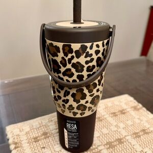 BRÜMATE Resa 35oz Leopard Latte – Limited Edition – NEW w/ Tags